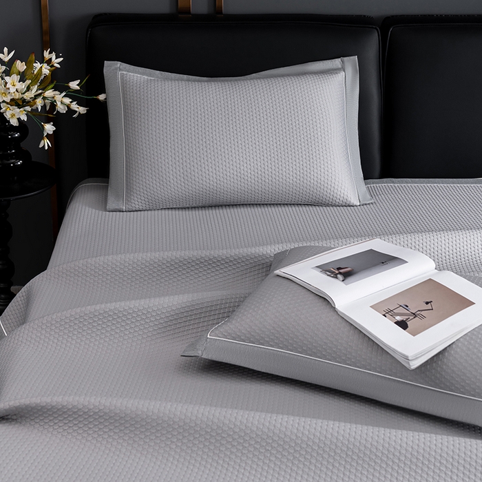 91家纺网 家纺一手货源 找家纺 小牛席业 2025经典款-千鸟格冷感豆豆席系列 床席款 灰色