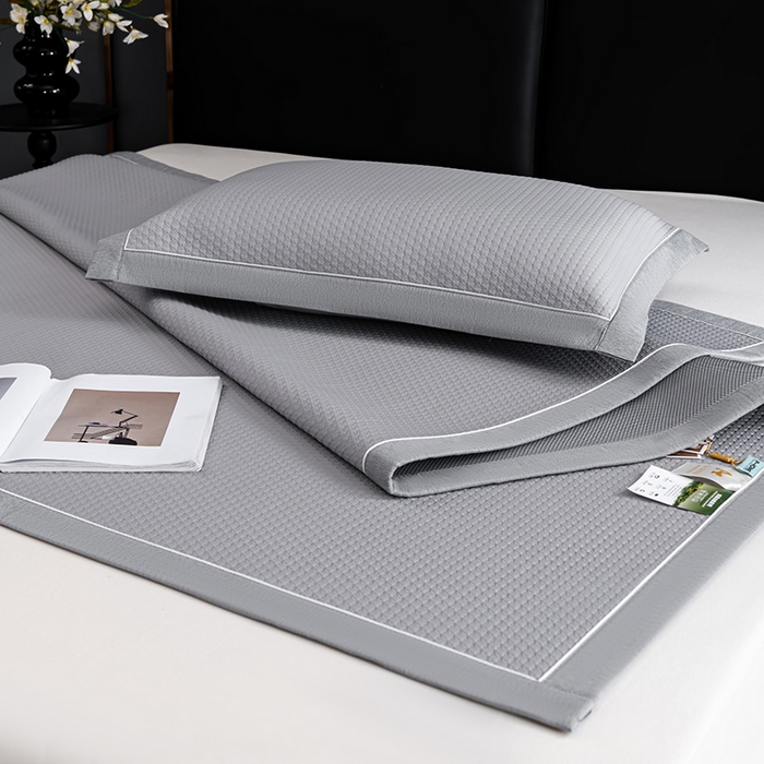 91家纺网 家纺一手货源 找家纺 小牛席业 2025经典款-千鸟格冷感豆豆席系列 床席款 灰色