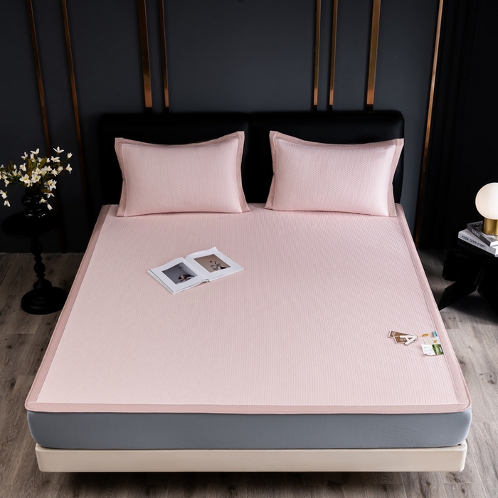 91家纺网 家纺一手货源 找家纺 小牛席业 2025经典款-千鸟格冷感豆豆席系列 床笠款 粉色