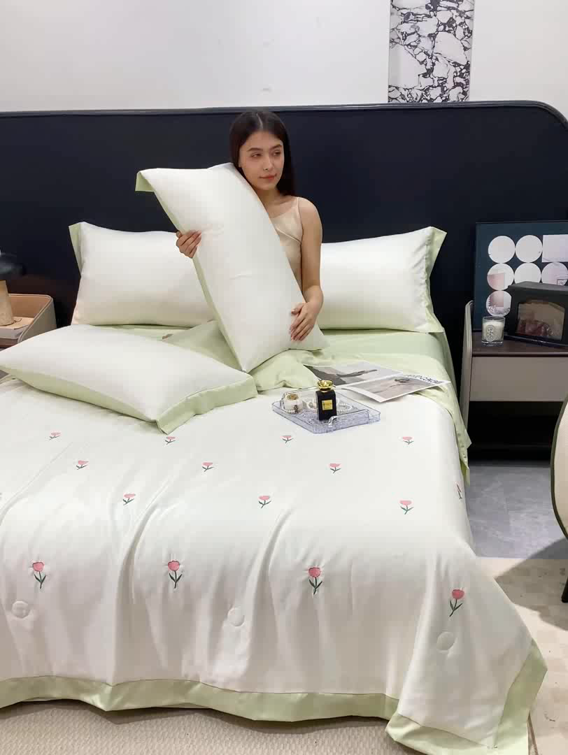 91家纺网 家纺一手货源 找家纺 伊梵居 2025新款水洗冰丝刺绣夏被夏凉被空调被 花朵-奶白绿