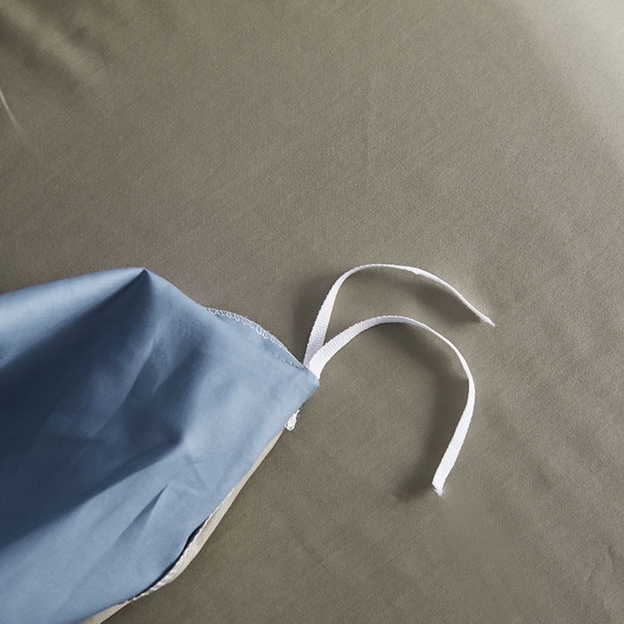 91家纺网 家纺一手货源 找家纺 洽想家 2025新款纯色双拼80支长绒棉四件套 风景蓝+冰灿银-