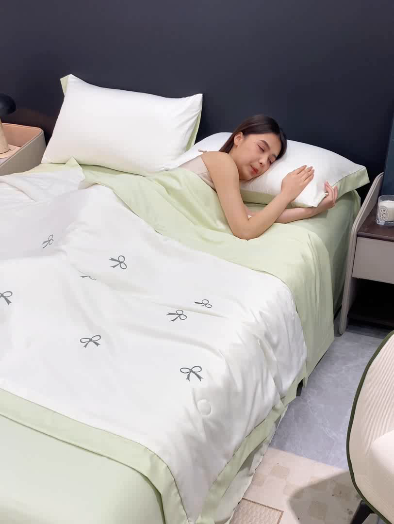 91家纺网 家纺一手货源 找家纺 伊梵居 2025新款水洗冰丝刺绣夏被夏凉被空调被 蝴蝶结-奶白绿