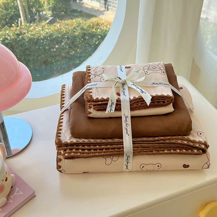 91家纺网 家纺一手货源 找家纺 思诺羽床笠 2025新款亲肤棉贝壳花边四件套 贝壳边-爱心熊