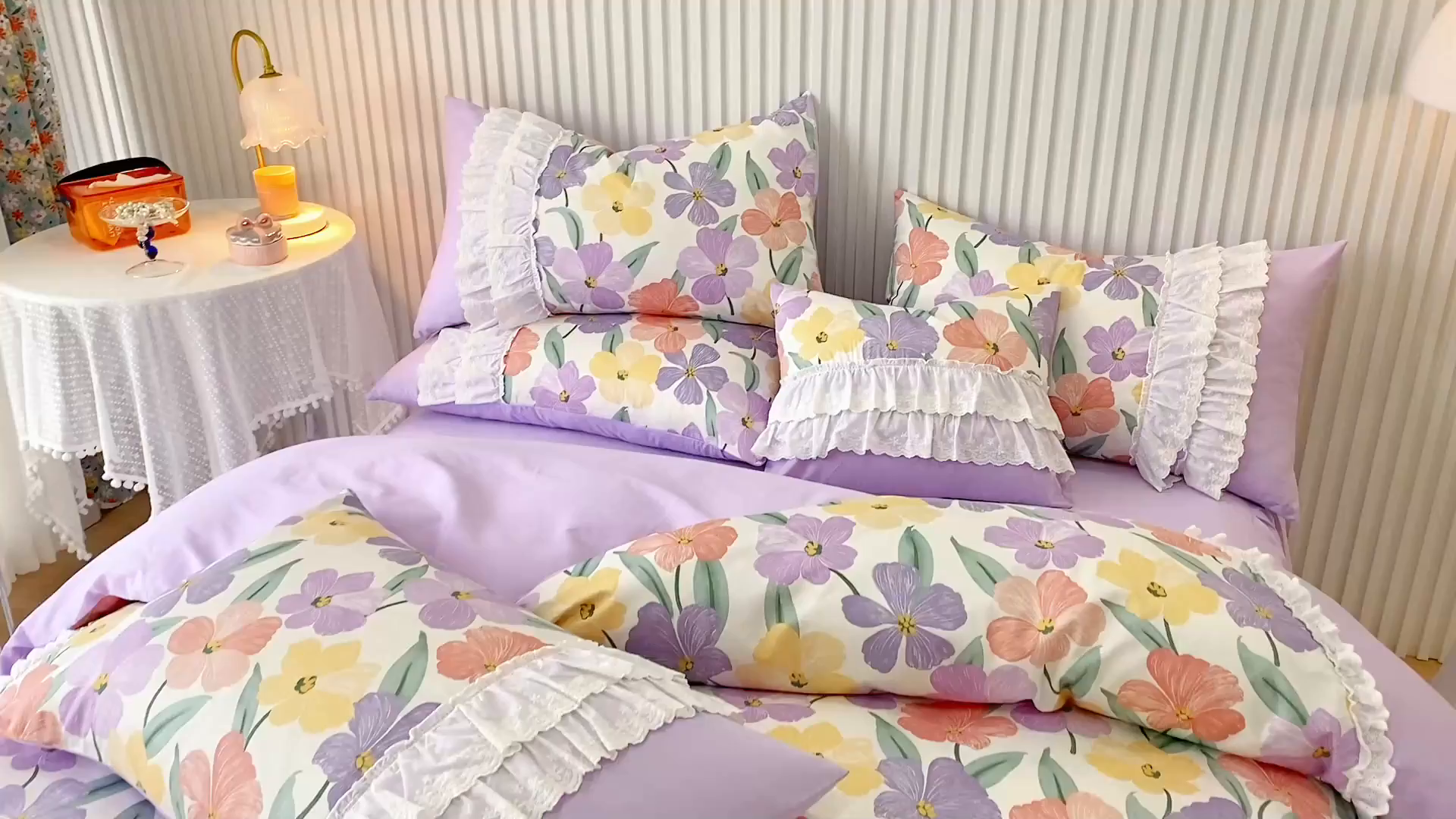 91家纺网 家纺一手货源 找家纺 亲亲公主 2025全棉蕾丝花边床裙公主风四件套 甜心花园-浅紫色