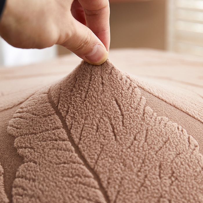 91家纺网 家纺一手货源 找家纺 丝绮鹿 2025新款富贵叶系列-沙发套裙边款 时尚咖