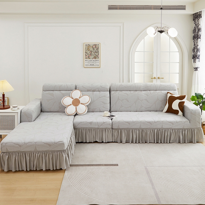 91家纺网 家纺一手货源 找家纺 丝绮鹿 2025新款富贵叶系列-沙发套裙边款（贵妃图） 浅灰