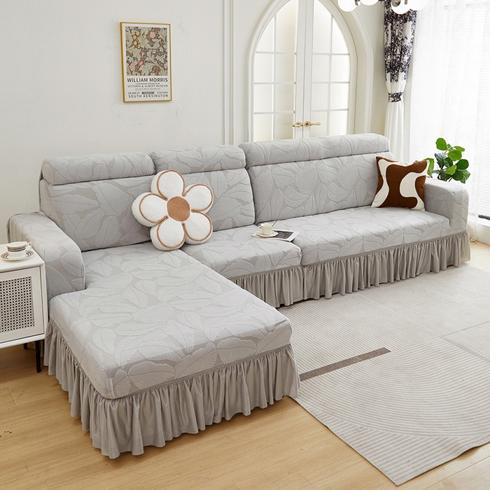 91家纺网 家纺一手货源 找家纺 丝绮鹿 2025新款富贵叶系列-沙发套裙边款（贵妃图） 浅灰