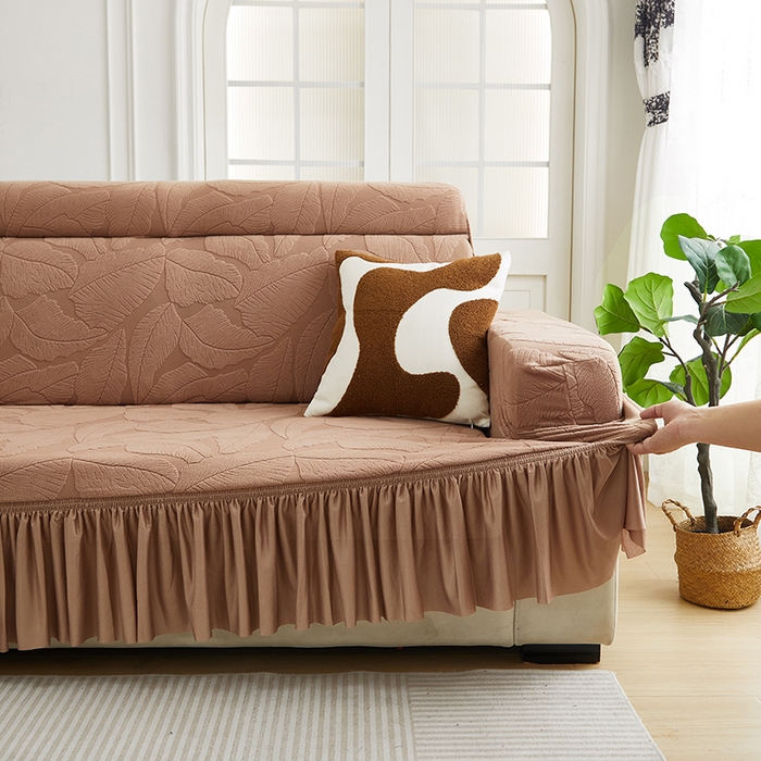 91家纺网 家纺一手货源 找家纺 丝绮鹿 2025新款富贵叶系列-沙发套裙边款（贵妃图） 时尚咖