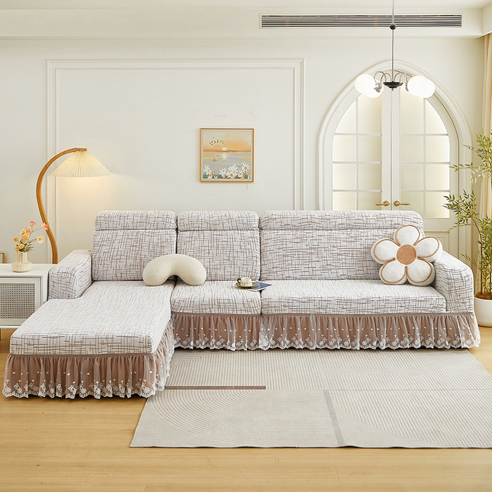 91家纺网 家纺一手货源 找家纺 丝绮鹿 2025新款极简系列-双层蕾丝裙边款沙发套 极简咖