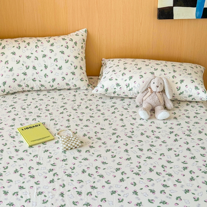 91家纺网 家纺一手货源 找家纺 2025新款全棉双层纱单品床单床笠枕套-单床单 草莓兔