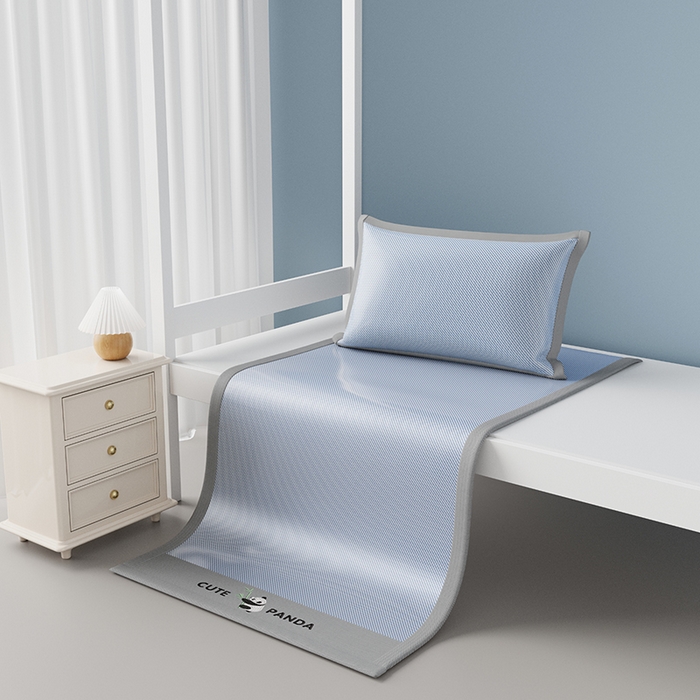 91家纺网 家纺一手货源 找家纺 摩妮卡 2025新款绣花冰丝软凉席上下铺冰丝席 三件套床笠 熊猫竹竹-冰兰