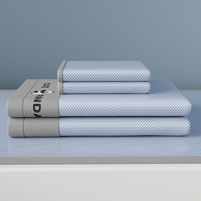 91家纺网 家纺一手货源 找家纺 摩妮卡 2025新款绣花冰丝软凉席上下铺冰丝席 三件套床笠 熊猫竹竹-冰兰