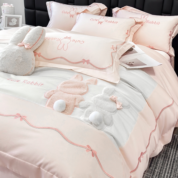 丞音家纺 2025新款卡通少女风A类50s双股100支贡缎长绒棉刺绣四件套全棉绣花被套床笠高档礼盒装 两小无猜-白拼粉