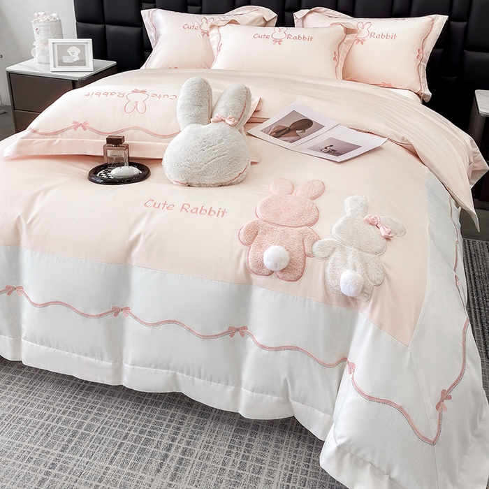 91家纺网 家纺一手货源 找家纺 （总）丞音家纺 2025新款卡通少女风A类50s双股100支贡缎长绒棉刺绣四件套全棉绣花被套床笠高档礼盒装