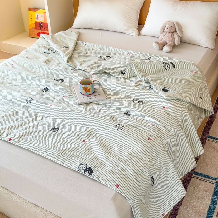 91家纺网 家纺一手货源 找家纺 感遇家纺 2025新款全棉印花夏凉被 灰条猫咪