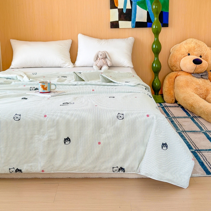 91家纺网 家纺一手货源 找家纺 感遇家纺 2025新款全棉印花夏凉被 灰条猫咪