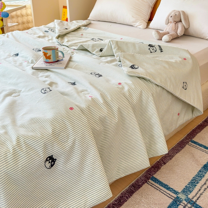 91家纺网 家纺一手货源 找家纺 感遇家纺 2025新款全棉印花夏凉被 灰条猫咪