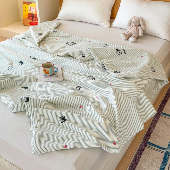 91家纺网 家纺一手货源 找家纺 感遇家纺 2025新款全棉印花夏凉被 灰条猫咪