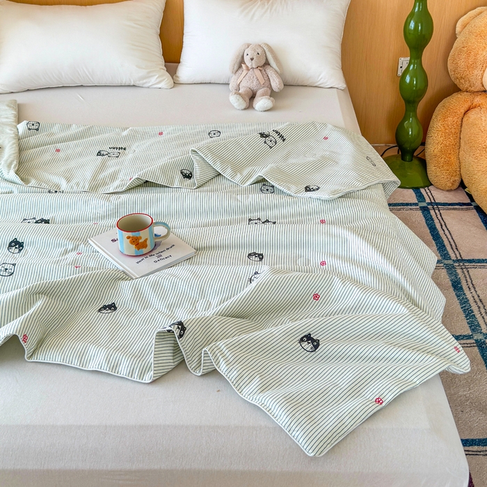 91家纺网 家纺一手货源 找家纺 感遇家纺 2025新款全棉印花夏凉被 灰条猫咪