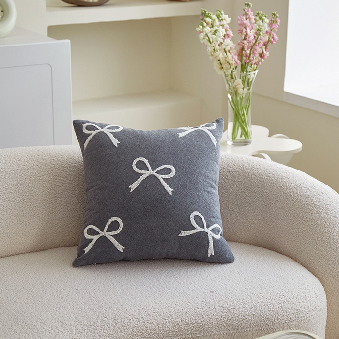 91家纺网 家纺一手货源 找家纺 乐坊 2025新款棉麻花式抱枕 蝴蝶结灰