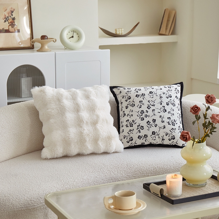 91家纺网 家纺一手货源 找家纺 乐坊 2025新款棉麻花式抱枕 组合图仅供展示