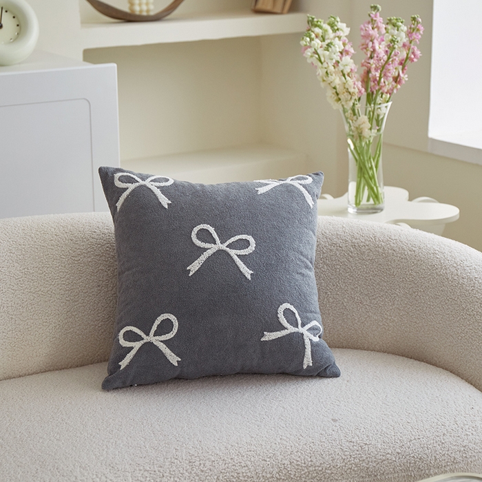 91家纺网 家纺一手货源 找家纺 乐坊 2025新款棉麻花式抱枕 蝴蝶结灰