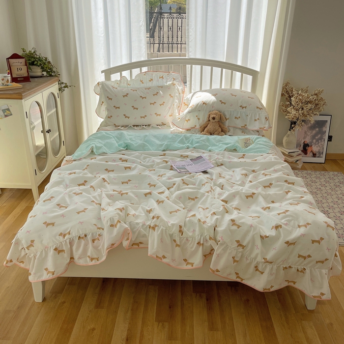 91家纺网 家纺一手货源 找家纺 顾里家纺 2025春夏新款韩系云朵棉夏被夏凉被空调被四件套 腊肠狗系粉