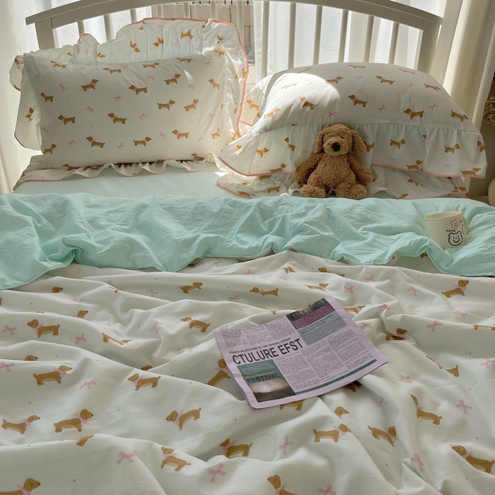 91家纺网 家纺一手货源 找家纺 顾里家纺 2025春夏新款韩系云朵棉夏被夏凉被空调被四件套 腊肠狗系粉