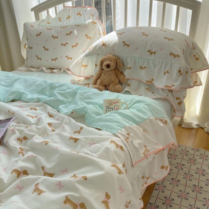 91家纺网 家纺一手货源 找家纺 顾里家纺 2025春夏新款韩系云朵棉夏被夏凉被空调被四件套 腊肠狗系粉