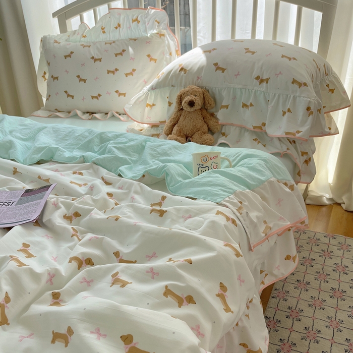 91家纺网 家纺一手货源 找家纺 顾里家纺 2025春夏新款韩系云朵棉夏被夏凉被空调被四件套 腊肠狗系粉