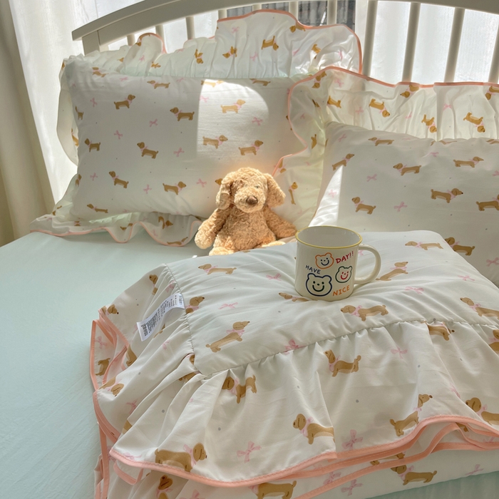 91家纺网 家纺一手货源 找家纺 顾里家纺 2025春夏新款韩系云朵棉夏被夏凉被空调被四件套 腊肠狗系粉