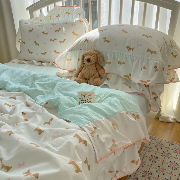 91家纺网 家纺一手货源 找家纺 顾里家纺 2025春夏新款韩系云朵棉夏被夏凉被空调被四件套 腊肠狗系粉