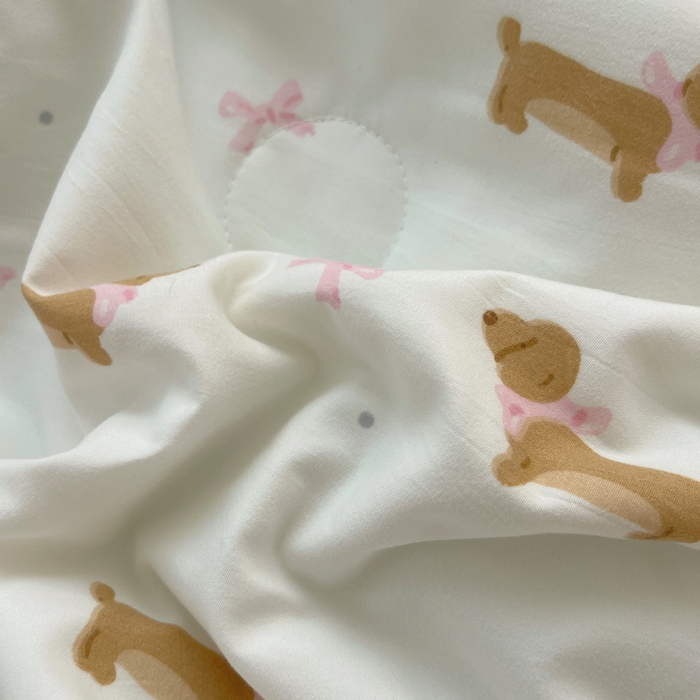 91家纺网 家纺一手货源 找家纺 顾里家纺 2025春夏新款韩系云朵棉夏被夏凉被空调被四件套 腊肠狗系粉