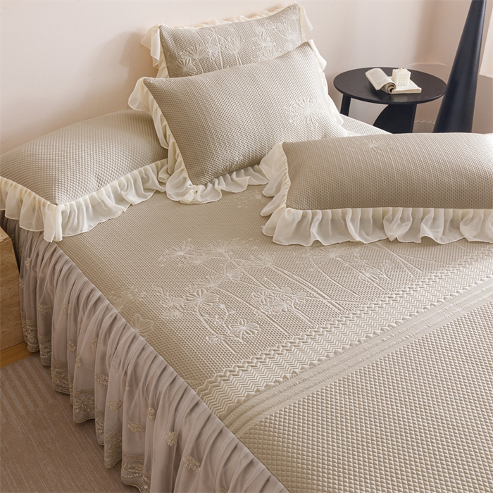 91家纺网 家纺一手货源 找家纺 好儿喜家纺 2025新款A类海洋丝凉感夏被夏凉被空调被豆豆席席子凉席床裙四件套--赫本系列 赫本-风信子香槟