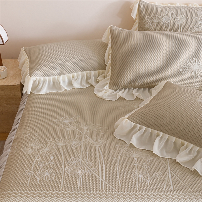 91家纺网 家纺一手货源 找家纺 好儿喜家纺 2025新款A类海洋丝凉感夏被夏凉被空调被豆豆席席子凉席床裙四件套--赫本系列 赫本-风信子香槟