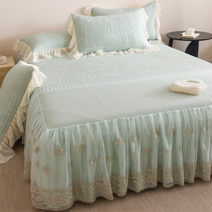 91家纺网 家纺一手货源 找家纺 好儿喜家纺 2025新款A类海洋丝凉感夏被夏凉被空调被豆豆席席子凉席床裙四件套--赫本系列 赫本-风信子浅绿