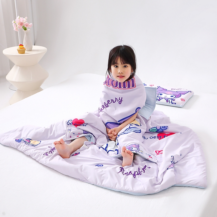 91家纺网 家纺一手货源 找家纺 八零年代 2025新款三丽鸥正版授权小凉皮蚕丝防踢被儿童空调房护肚夏被夏凉被凉感丝儿童被 小凉皮蚕丝防踢被 甜甜库洛米