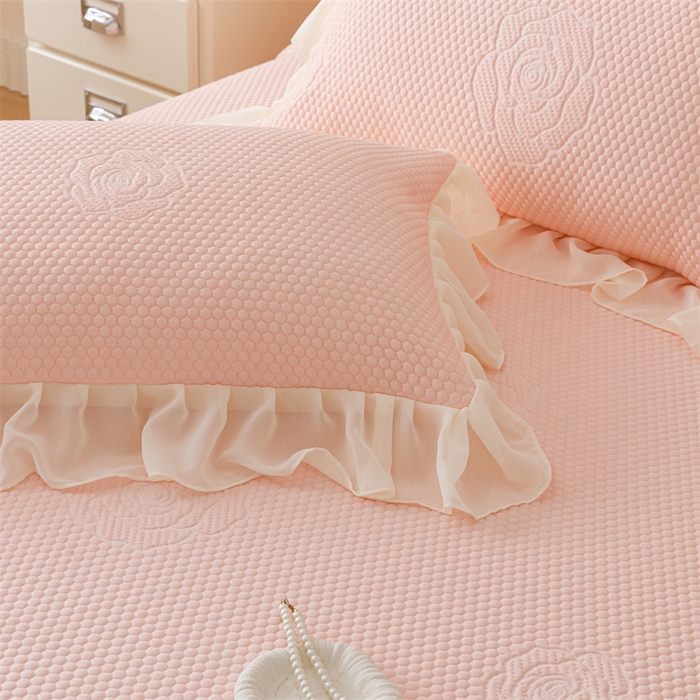 91家纺网 家纺一手货源 找家纺 （总）好儿喜家纺 2025新款A类海洋丝凉感豆豆席席子凉席床裙三件套--花香系列