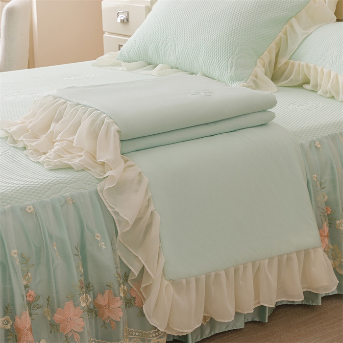 91家纺网 家纺一手货源 找家纺 好儿喜家纺 2025新款A类海洋丝凉感夏被夏凉被空调被豆豆席席子凉席床裙四件套--花香系列 花香-浅绿