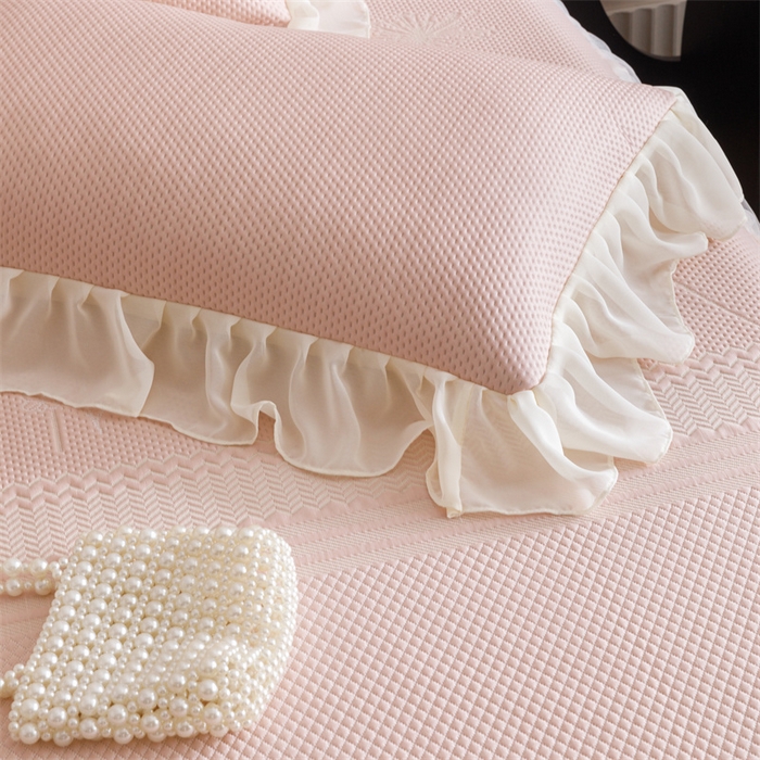 91家纺网 家纺一手货源 找家纺 （总）好儿喜家纺 2025新款A类海洋丝凉感豆豆席席子凉席床裙三件套--赫本系列