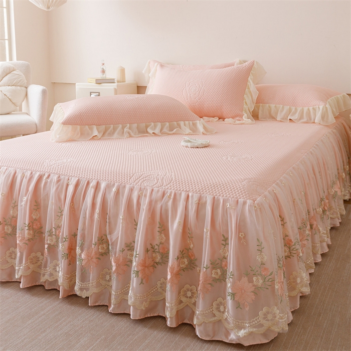 91家纺网 家纺一手货源 找家纺 好儿喜家纺 2025新款A类海洋丝凉感豆豆席席子凉席床裙三件套--花香系列 花香-浅粉