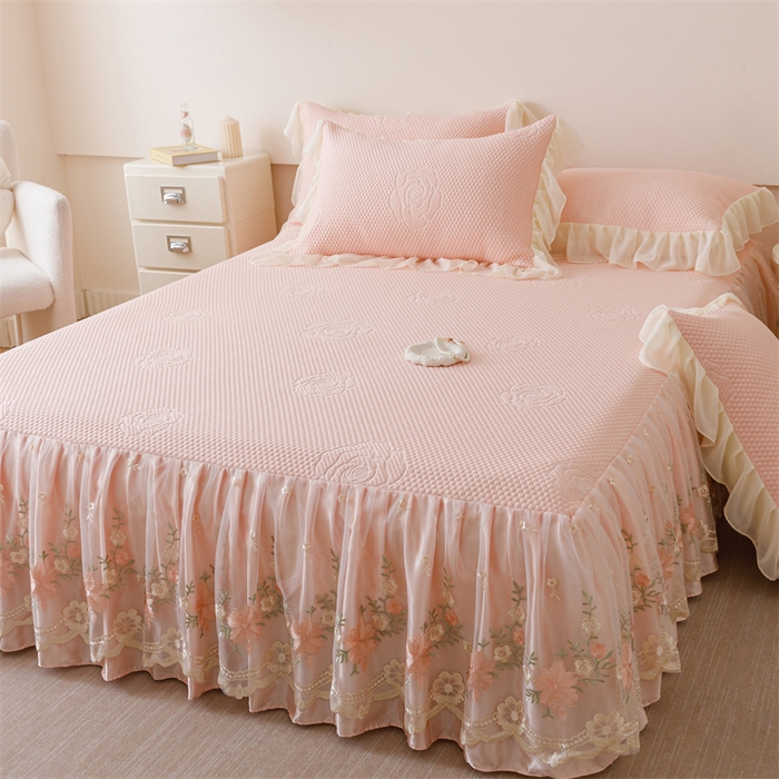 91家纺网 家纺一手货源 找家纺 好儿喜家纺 2025新款A类海洋丝凉感豆豆席席子凉席床裙三件套--花香系列 花香-浅粉