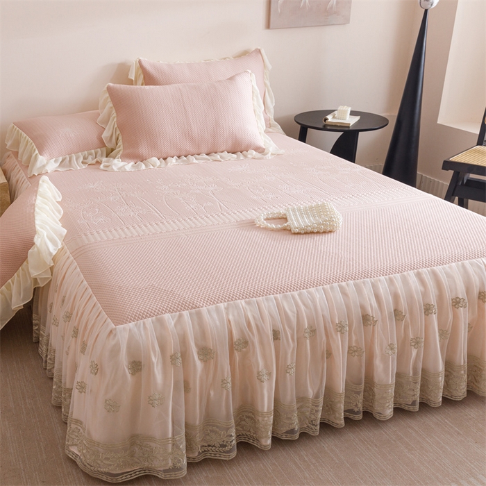 91家纺网 家纺一手货源 找家纺 （总）好儿喜家纺 2025新款A类海洋丝凉感豆豆席席子凉席床裙三件套--赫本系列