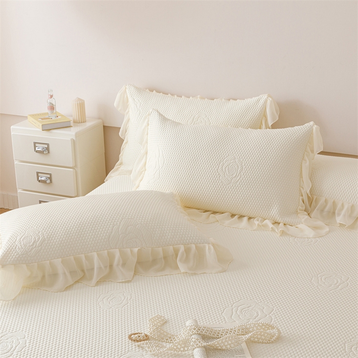 91家纺网 家纺一手货源 找家纺 好儿喜家纺 2025新款A类海洋丝凉感豆豆席席子凉席床裙三件套--花香系列 花香-奶白