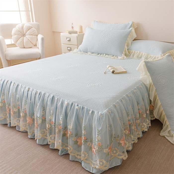 91家纺网 家纺一手货源 找家纺 好儿喜家纺 2025新款A类海洋丝凉感豆豆席席子凉席床裙三件套--花香系列 花香-浅蓝