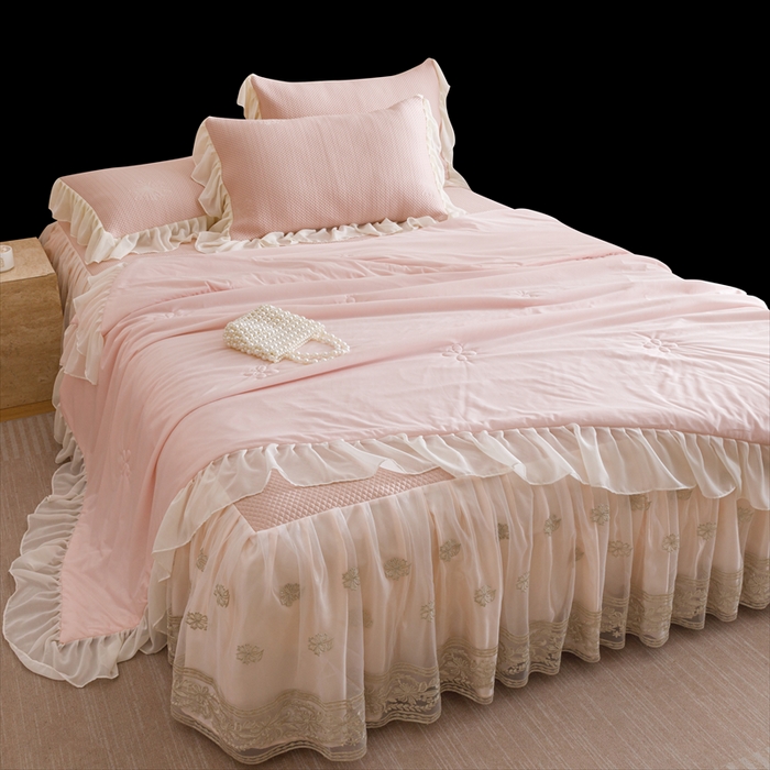 91家纺网 家纺一手货源 找家纺 好儿喜家纺 2025新款A类海洋丝凉感豆豆席席子凉席床裙三件套--赫本系列 赫本-风信子粉