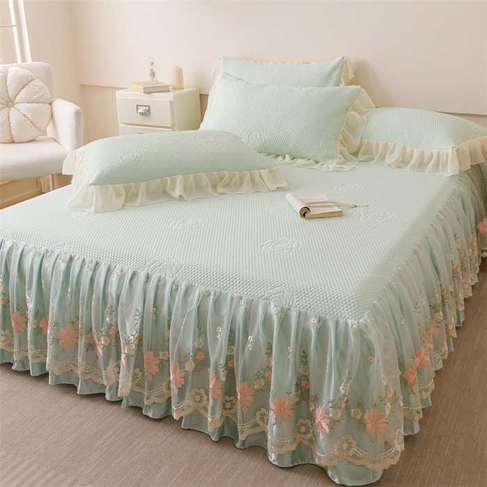 91家纺网 家纺一手货源 找家纺 好儿喜家纺 2025新款A类海洋丝凉感豆豆席席子凉席床裙三件套--花香系列 花香-浅绿