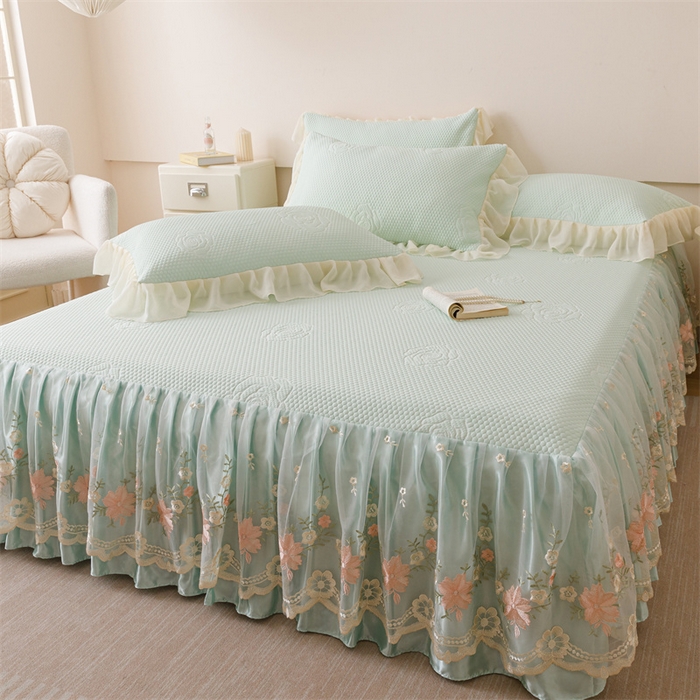 91家纺网 家纺一手货源 找家纺 好儿喜家纺 2025新款A类海洋丝凉感豆豆席席子凉席床裙三件套--花香系列 花香-浅绿