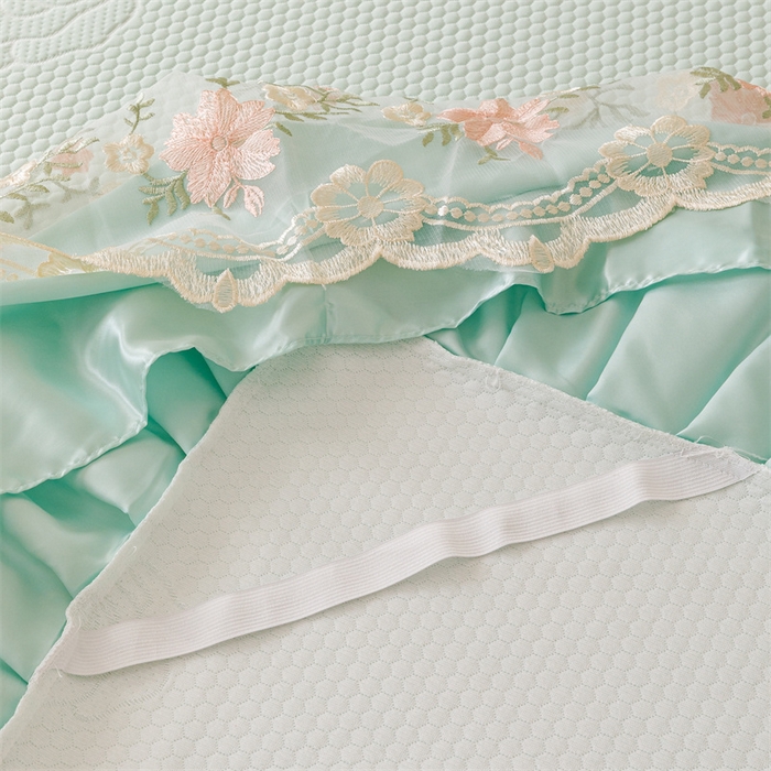 91家纺网 家纺一手货源 找家纺 好儿喜家纺 2025新款A类海洋丝凉感豆豆席席子凉席床裙三件套--花香系列 花香-浅绿