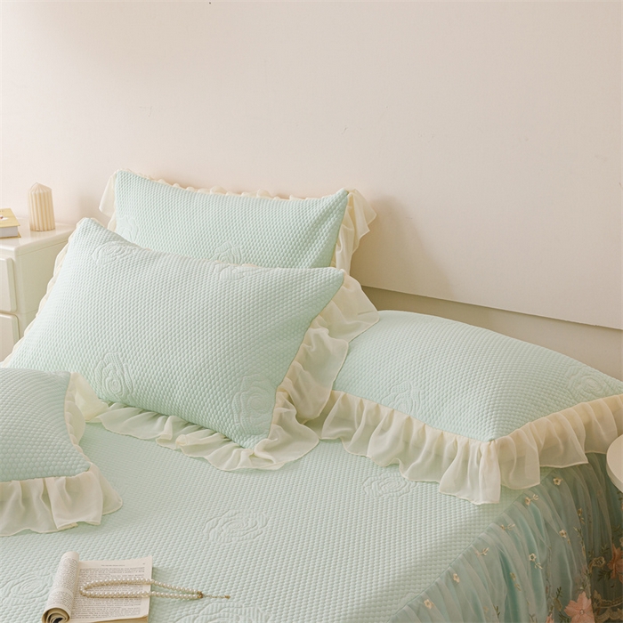 91家纺网 家纺一手货源 找家纺 好儿喜家纺 2025新款A类海洋丝凉感豆豆席席子凉席床裙三件套--花香系列 花香-浅绿